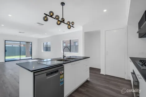 Property photo of 12 Thunder Drive Kalkallo VIC 3064