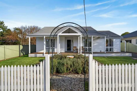 Property photo of 18 Ailsa Street Mansfield VIC 3722