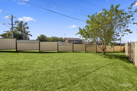 15 Staff Rd, Unanderra, NSW 2526