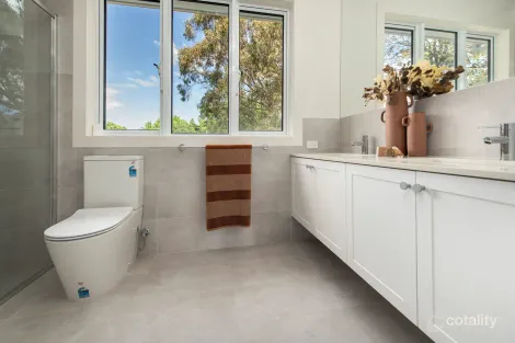 Property photo of 28 Cootamundra Crescent Blackburn VIC 3130