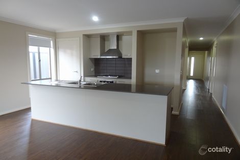 Property photo of 23 Fleuve Rise Clyde North VIC 3978