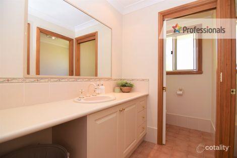 Property photo of 4 Magnolia Close Kelso NSW 2795