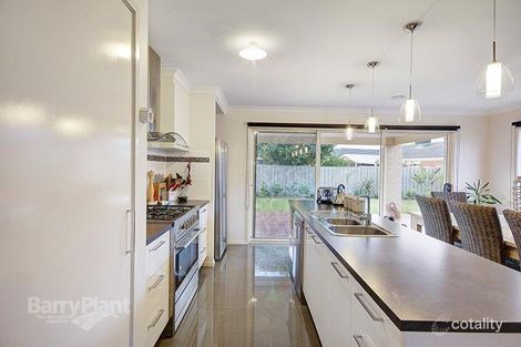 Property photo of 10 Mandela Court St Albans Park VIC 3219
