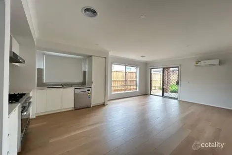 Property photo of 32 Streamlet Boulevard Tarneit VIC 3029