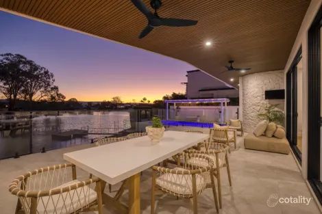 Property photo of 8 Nootka Court Broadbeach Waters QLD 4218