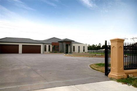 Property photo of 4 The Grove Hampton Park VIC 3976