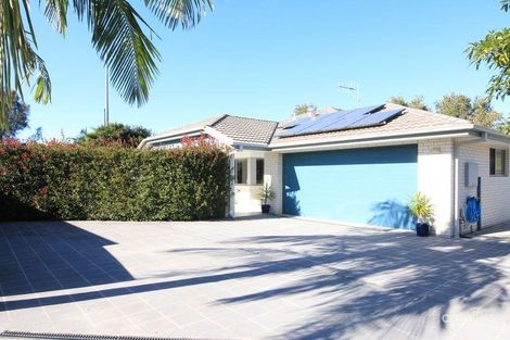 9 James Foster Dr, Black Head, NSW 2430