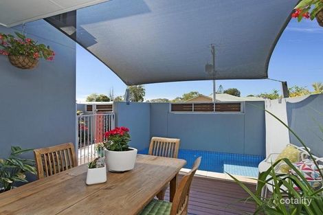 Property photo of 4/11 Wattle Avenue Bongaree QLD 4507