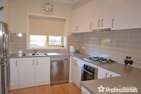Property photo of 2/17 Morelle Court Mooroolbark VIC 3138