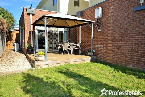 Property photo of 2/17 Morelle Court Mooroolbark VIC 3138