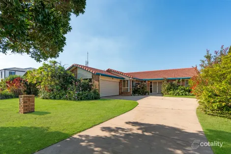 Property photo of 19 Captains Way Banora Point NSW 2486