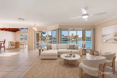 Property photo of 19 Captains Way Banora Point NSW 2486