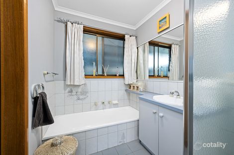 Property photo of 90 Mayfair Drive West Wodonga VIC 3690