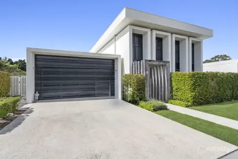 Property photo of 6 The Dress Circle Benowa QLD 4217