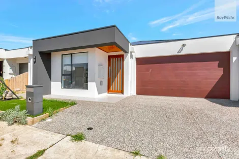 18 Bracegirdle Dr, Mickleham, VIC 3064
