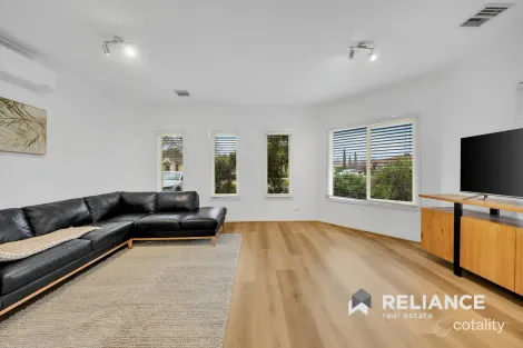 Property photo of 2 Covent Gardens Point Cook VIC 3030