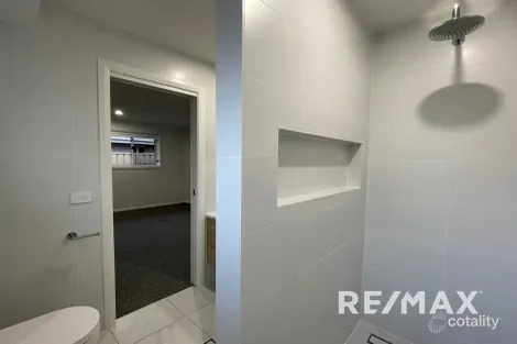 Property photo of 2/12 Mitta Mitta Place Gobbagombalin NSW 2650