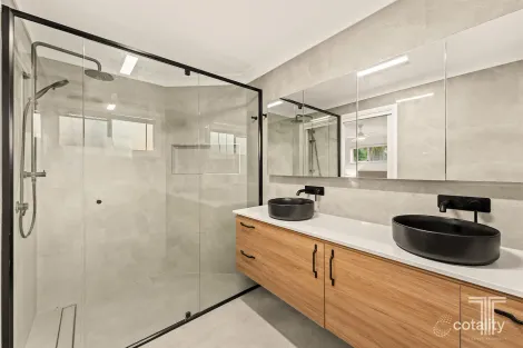 Property photo of 10 Delaney Circuit Carindale QLD 4152