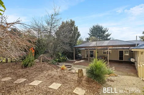 2 Paradise Gr, Emerald, VIC 3782