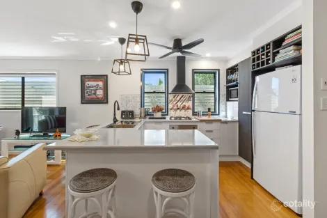 Property photo of 2/60 Berrima Street Wynnum QLD 4178