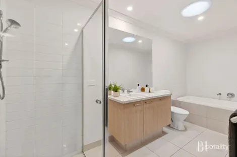 Property photo of 3 Buckleys Walk Mickleham VIC 3064