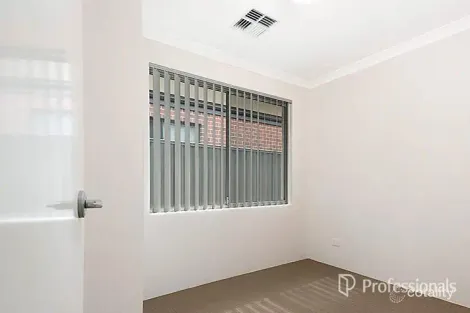 Property photo of 67 Sunstone Boulevard Treeby WA 6164