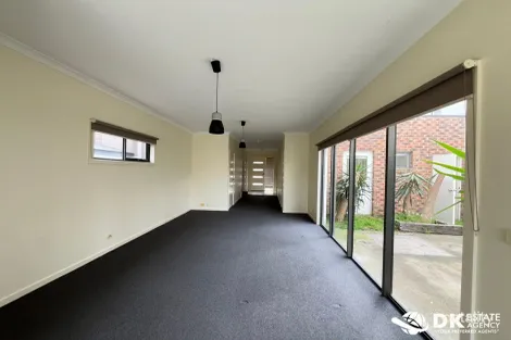 Property photo of 12 Grosvenor Square Craigieburn VIC 3064