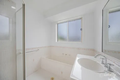 Property photo of 2/4 Neutral Road Hornsby NSW 2077