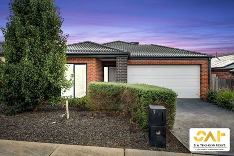 Property photo of 7 Aramon Way Berwick VIC 3806