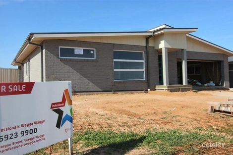 17 Winter Ave, Gobbagombalin, NSW 2650