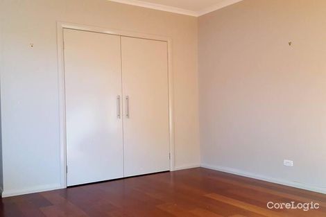 Property photo of 28 Bushview Lane Moorebank NSW 2170