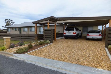 2 Lake Tide Ave, Newlands Arm, VIC 3875