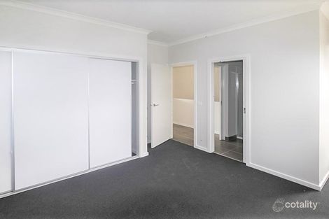 Property photo of 9/24 Healesville Loop Craigieburn VIC 3064