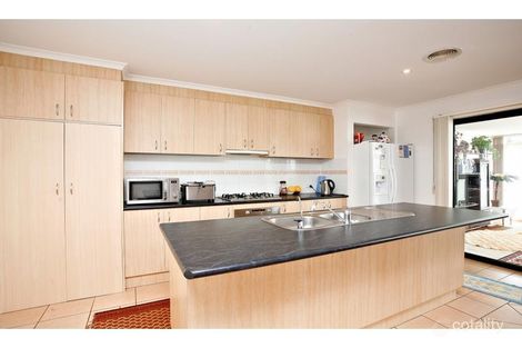 Property photo of 2 Mochrie Grove Cairnlea VIC 3023