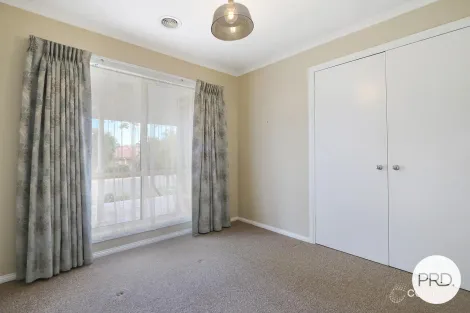 Property photo of 81 Crawshaw Crescent Glenroy NSW 2640