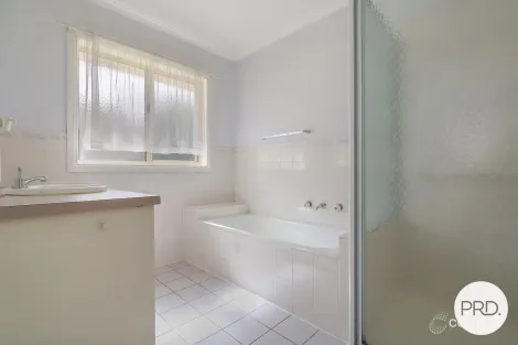 Property photo of 81 Crawshaw Crescent Glenroy NSW 2640