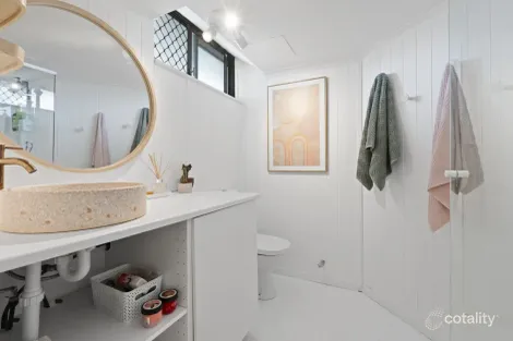 Property photo of 104/40 Surf Parade Broadbeach QLD 4218