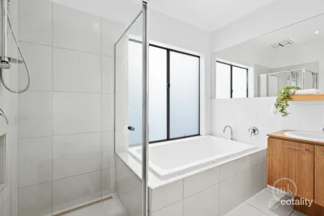 Property photo of 1 Gillow Grove Doreen VIC 3754