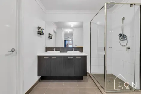 Property photo of 24 Swindale Way Clyde North VIC 3978