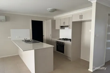 Property photo of 1 Topaz Way Rutherford NSW 2320