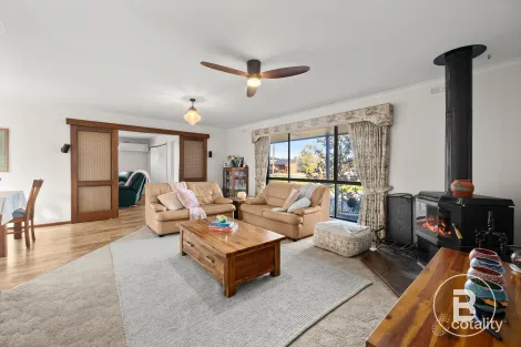 Property photo of 2 Earls Square Delacombe VIC 3356