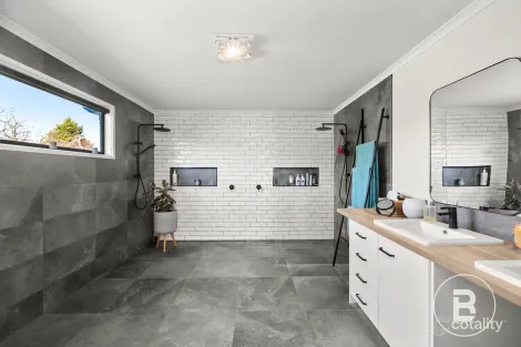 Property photo of 2 Earls Square Delacombe VIC 3356