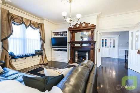 Property photo of 6 Oberon Way Newport VIC 3015