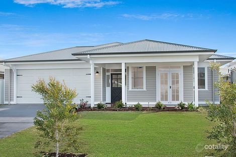 25 Maclamond Dr, Pelican Waters, QLD 4551