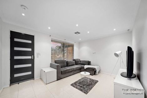 Property photo of 39 Shiralee Bend Carramar WA 6031