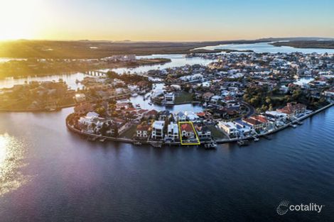 25 King Arthurs Ct, Paradise Point, QLD 4216