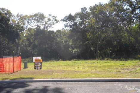 11 Castle Ct, Moore Park Beach, QLD 4670