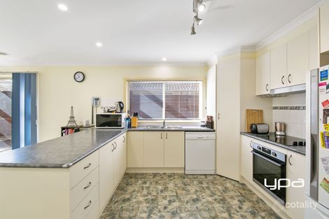 Property photo of 13 Ruyton Court Sunbury VIC 3429