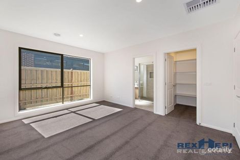 Property photo of 8 Dame Avenue Clyde North VIC 3978