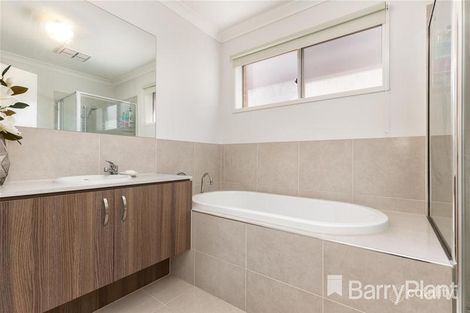 Property photo of 5 Solsbury Crescent Keysborough VIC 3173